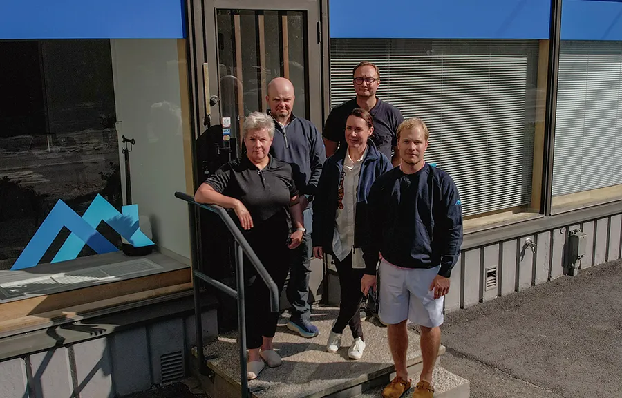 Kuvassa Wanne Oy:n henkilöstöä.